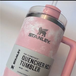 🍑 ✨NEW Stanley 40 oz Tumbler in PEACH TIE DYE